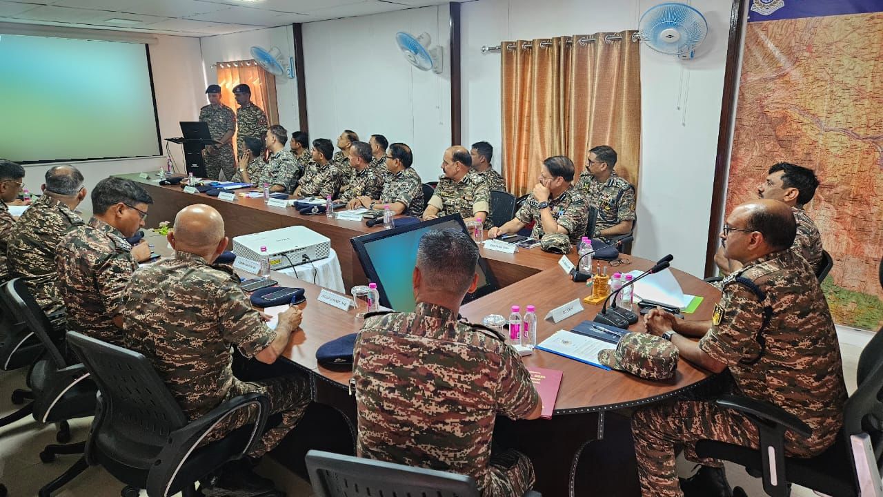 DG CRPF GP Singh Chairs High-Level Security Meeting at Qazigund