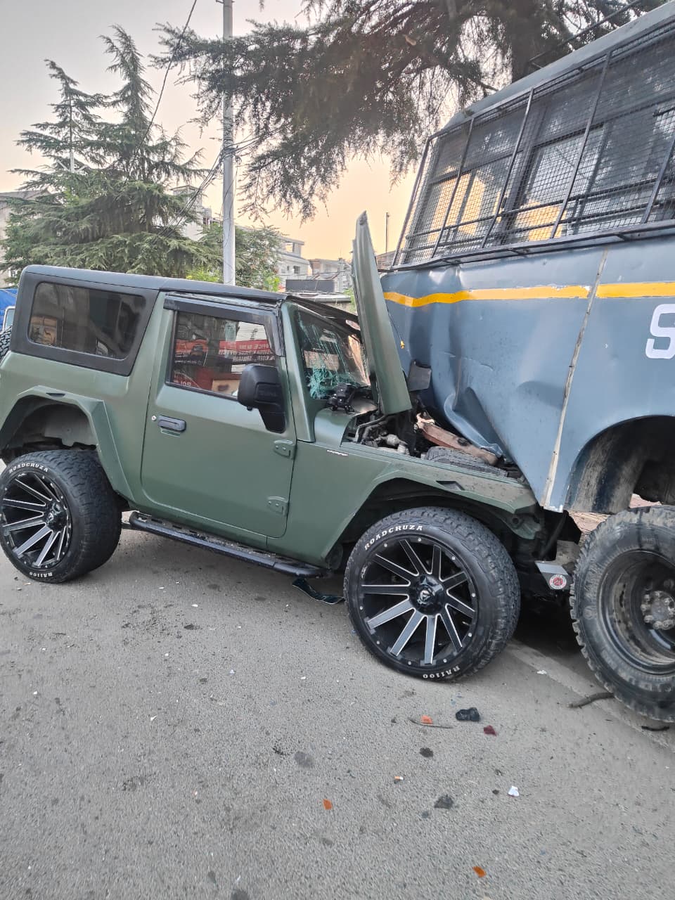 Two Injured as Thar Collides with SSB Bus at Baghat Chowk Sgr