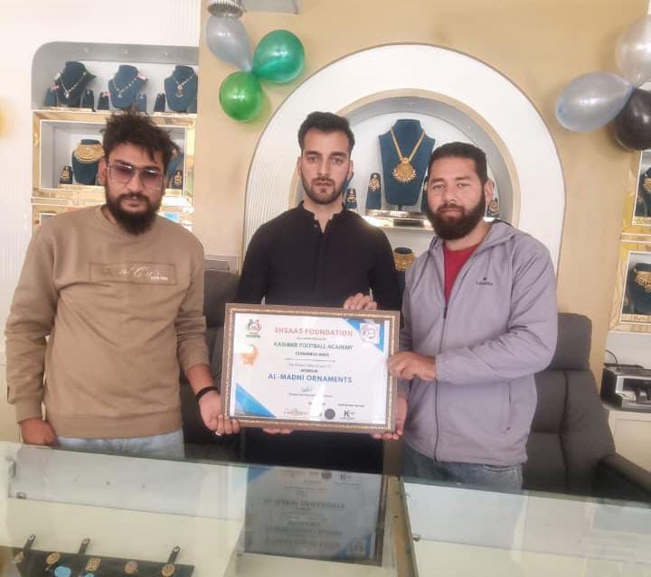 Ehsaas Foundation honours Faisal Zargar for his remarkable role in the Cleanliness Drive.