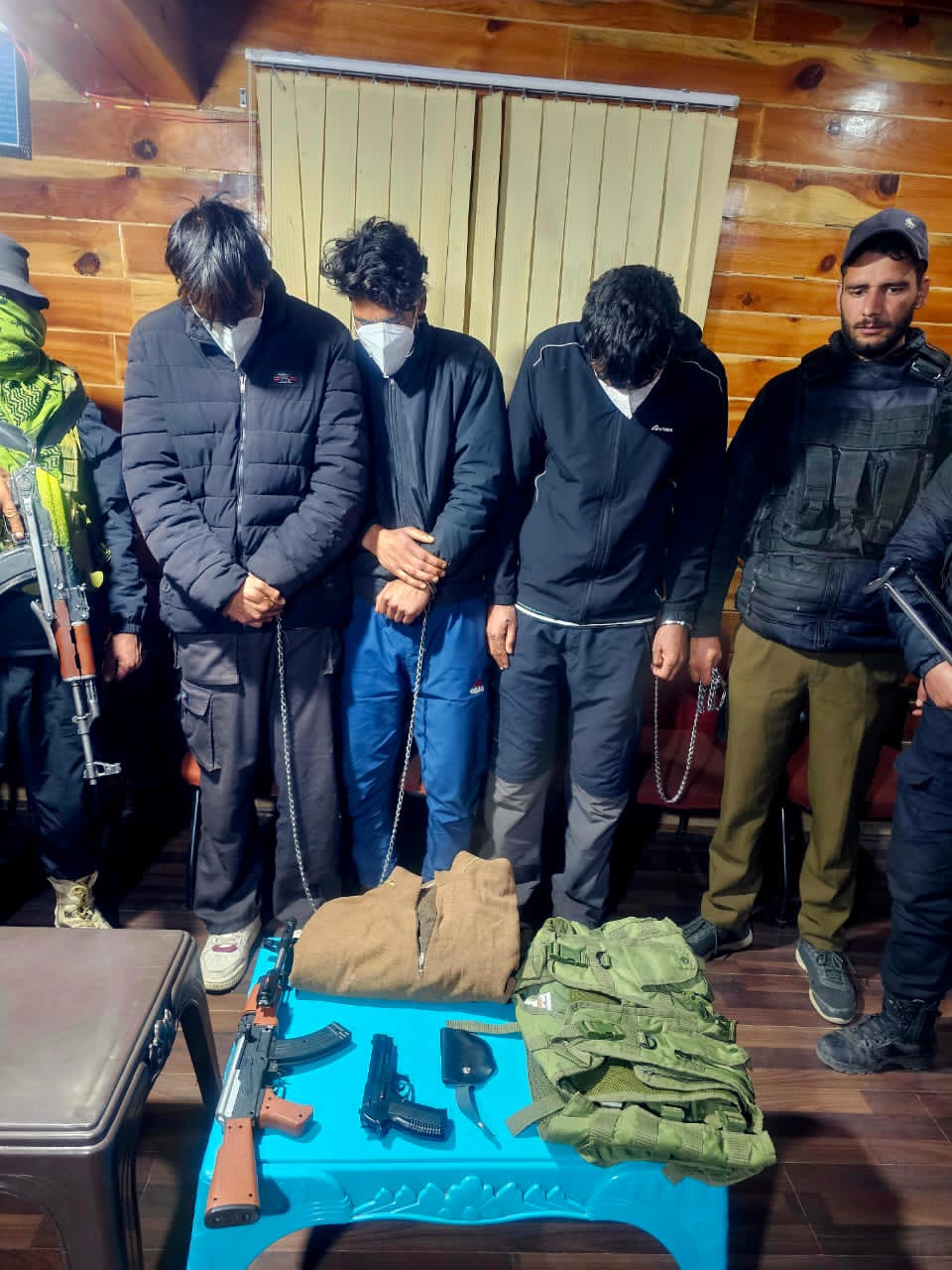 Swift Police Action Foils Intimidation Bid in Kokernag; Three Held With Dummy Weapons: Anantnag Police Swift Police Action Foils Intimidation Bid in Kokernag; Three Held With Dummy Weapons: Anantnag Police