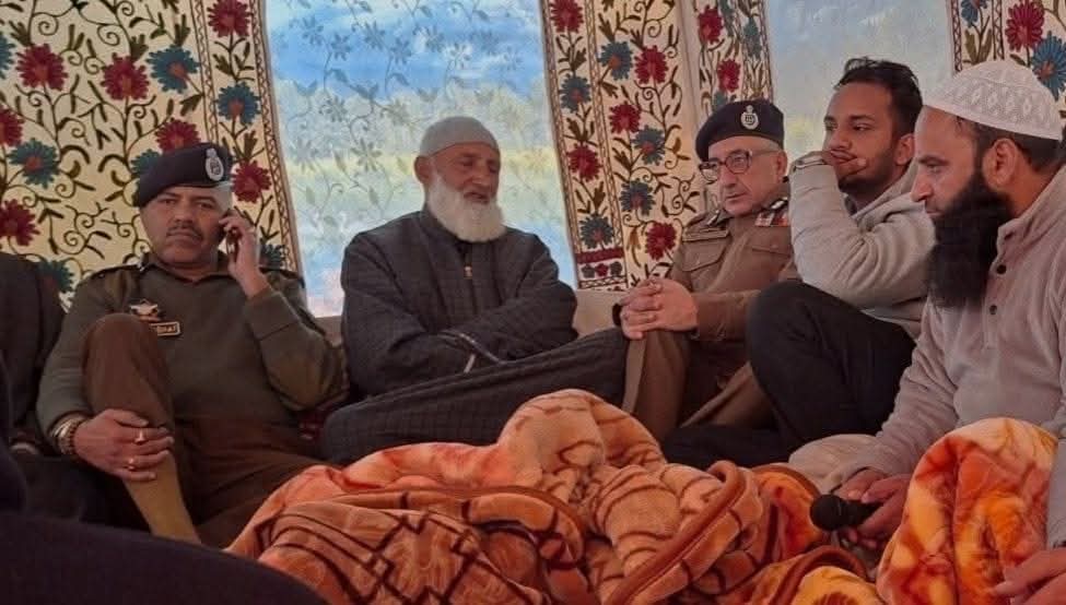 Senior Officials Visit Residence of Late Inspector Shah Asrar-ul-Haq in Kupwara Senior Officials Visit Residence of Late Inspector Shah Asrar-ul-Haq in Kupwara