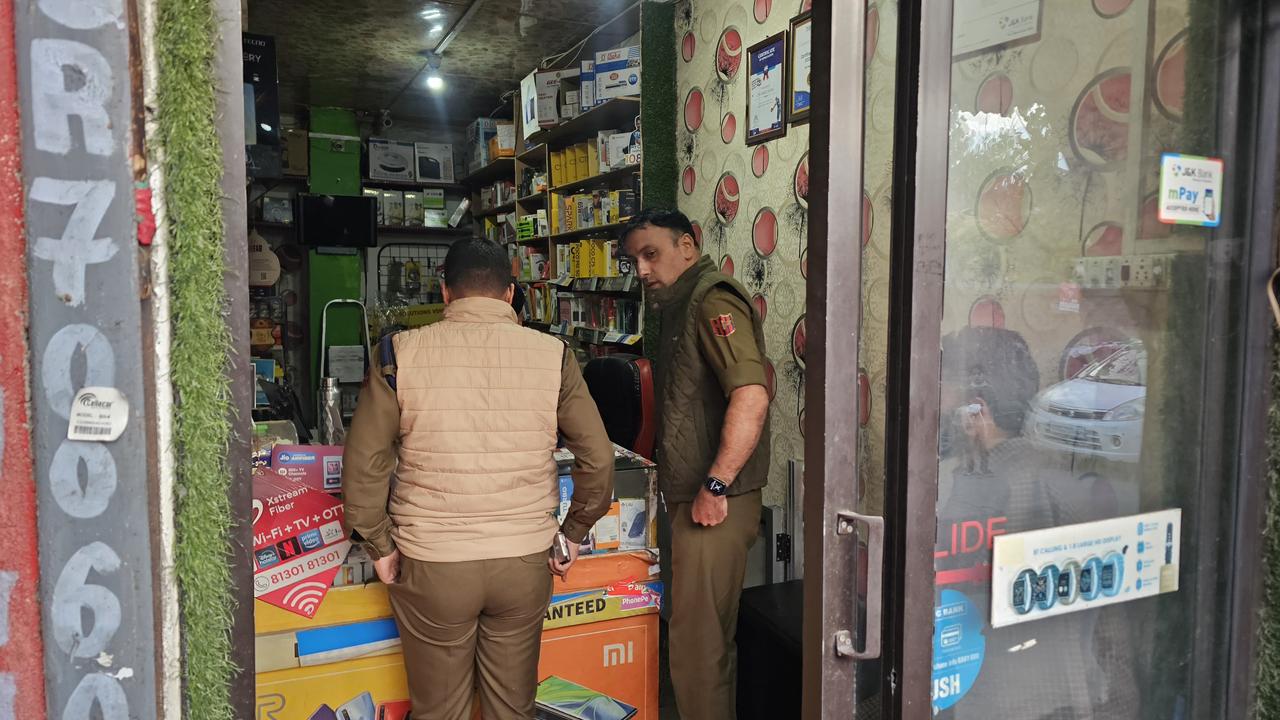 Doru Police Conducts Verification Drive of SIM Card Vendors to Curb Misuse Doru Police Conducts Verification Drive of SIM Card Vendors to Curb Misuse