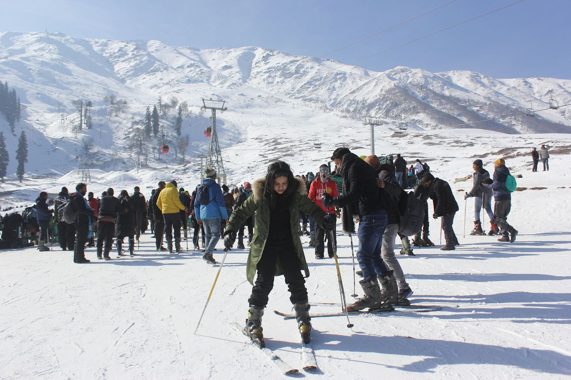 Gulmarg Records Highest Night Temperature in Kashmir at 2.0°C, Srinagar Shivers at -1.8°C
