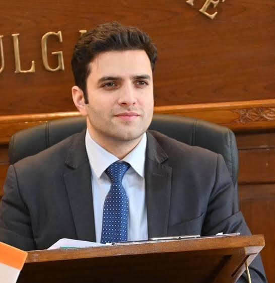 ACC Extends Deputation of IAS Officers Basharat Qayoom, Athar Aamir to AGMUT Cadre